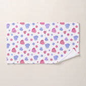 Cœurs roses et bleus sur fond blanc. (Serviette à main)