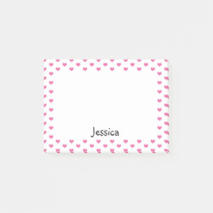 Coeurs roses mignons sur les notes de post-it