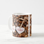 Coeurs sur une Mug de plage de galets (Devant gauche)