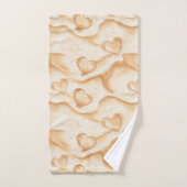 Cœurs tropicaux dans la plage de sable (Serviette à main)