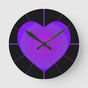 Coeurs violets battant B&W Horloge ronde
