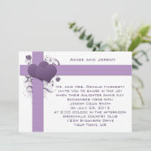 Cœurs violets sur invitation de mariage à rayures  (Debout devant)