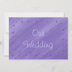 Cœurs violets sur invitation de mariage violet fon