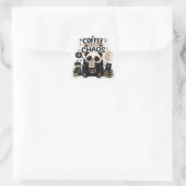 Coffee Before Chaos – Autocollant Café Panda Cozy (Sac)