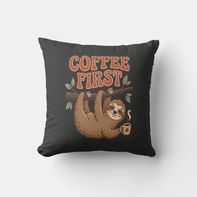 Coffee First Funny Sloth Throw Pillow Kussen (Voorkant)