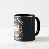 Coffee First, Then Snow – Cozy Winter Mug Mok (Voorkant rechts)