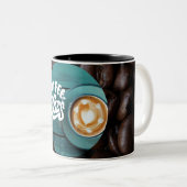 Coffee Vibes Tweekleurige Koffiemok (Voorkant rechts)