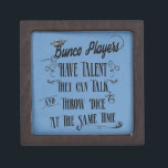 Coffret A Bijoux Les joueurs de Bunco ont le talent avec la<br><div class="desc">Les joueurs de Bunco ont le talent qu'ils peuvent parler et jeter la citation originale de matrices en même temps par Artinspired. Dire drôle de bunco. Typographie vintage de style de caractéristiques de conception et une couronne pour la reine de Bunco. Une certaine caractéristique de conception un vieil arrière -...</div>