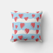 Cojín con corazones y rayas azules y blancas
