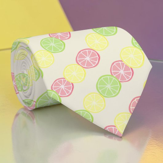 Col cravate de fruits d'été de saison