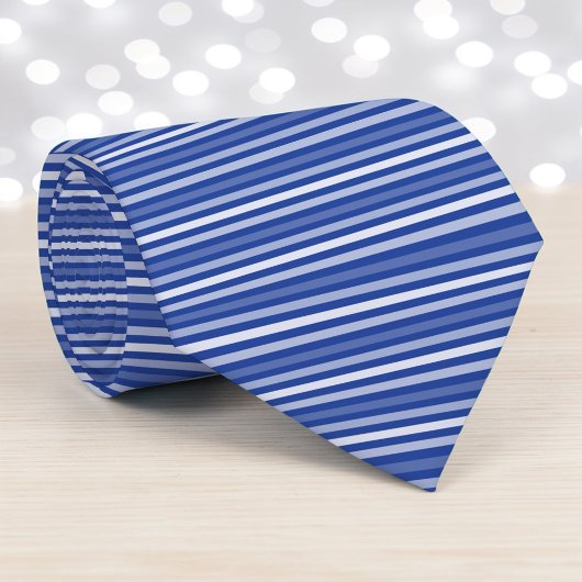 Col cravate rayures couleur bleue