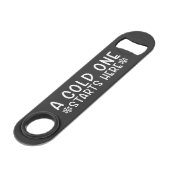 Cold One Starts Here Beer Steel Bottle Opener (Devant angulaire)