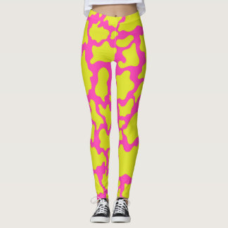 Collants camouflage rose avec formes jaunes