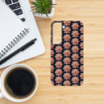 Collarette rose Dahlia motifs floraux sur noir<br><div class="desc">Protégez votre téléphone Samsung Galaxy S22 avec ce boîtier de téléphone branché qui présente l'image d'une fleur rose Collarette Dahlia sur un arrière - plan noir et imprimé dans un motif extensible. Un design floral et amusant ! Sélectionnez votre style de téléphone. REMARQUE : Vous devrez peut-être modifier et ajuster...</div>