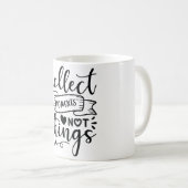 Collecter des moments pas des choses Mug (Devant droit)