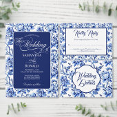 Elegant Blauw en Wit Bloementoilet Monogram Bad Handdoek (Personaliseer de collectie van deze zelfstandige maker.)