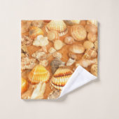 Collection de coquillages sur la plage (Gant de toilette)