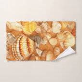 Collection de coquillages sur la plage (Serviette à main)