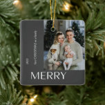 Collection photo moderne de la famille de Noël Joy<br><div class="desc">Apportez le premier Noël de votre famille à la vie avec la Famille de Noël moderne Joyeux Collage de photos d'arbre de Noël Ornement! Cette décoration soignée et personnelle est la façon parfaite de commémorer votre première période de vacances en famille. Avec quatre photos élégamment disposées dans un collage moderne,...</div>