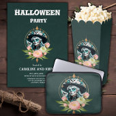 Femme étonnante avec un maquillage crâne à sucre é