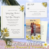 Programme de mariage plié avec fleurs de frangipan