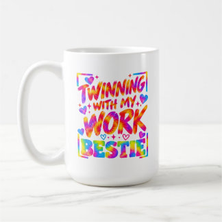 Collega's Twinning Met Werk Vriend Tie Dye Kunst Koffiemok
