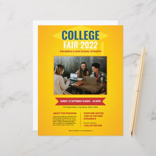 College Fair Flyer Template Template (Voorkant / Achterkant in situ)