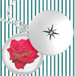 Collier à serrure simple Rose rouge<br><div class="desc">Cette Rose rouge unique de Zazzle et Marbeth Holidays présente une rose rouge unique. Il est également disponible avec une seule rose jaune, une seule rose rose rose ou une seule rose blanche. Les roses rouges symbolisent l'amour et la passion, les roses jaunes symbolisent l'amitié, les roses roses roses symbolisent...</div>