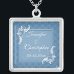 Collier Acier bleu Damas et Mariage de charpente fleurie<br><div class="desc">Un design de style vintage pour vos nuptiaux à venir avec un motif subtil damassé sur un arrière - plan bleu acier. Le texte est entouré d'un cadre rectangulaire avec un tourbillon floral dans deux des coins avec un effet imprimé surélevé. Le texte est entièrement personnalisable pour vos propres occasions...</div>