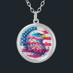 Collier Amérique - Patriotique USA Design pour 4 juillet,<br><div class="desc">Célébrez l'esprit de l'Amérique avec ce design audacieux et intemporel, parfait pour montrer votre fierté patriotique toute l'année. Que vous soyez en train de préparer le Jour de l'Indépendance, de rendre hommage aux vétérans, ou simplement de repousser le rouge, le blanc et le bleu, cet article inspiré par les États-Unis...</div>