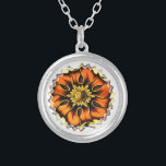 COLLIER ANCIENNE ANGLETERRE<br><div class="desc">Un design artistique d'une fleur de vitraux d'Angleterre ancienne.</div>