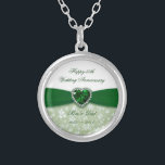 Collier Anniversaire de mariage de damassé<br><div class="desc">Les images d'un Digitalbcon conçoivent comporter une couleur de vert vert et de blanc et le thème de conception de damassé avec une série d'images, formes, motifs, styles et polices faits sur commande dans cette "conception d'anniversaire de mariage de damassé cinquante-cinquième" un-de-un-aimable. Avec ce choix attrayant et élégant de conception...</div>