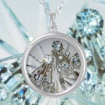 Collier Art Déco Rhinestones Vintages Retro Glam<br><div class="desc">Ajoutez un style glamour rétro avec des images de boucles d'oreilles en strass Art Déco vintages sur un collier pendentif chic et glamour. C'est une façon amusante d'ajouter élégance et glamour en mettant juste sur le ritz avec ce bijou élégant et glamour. C'est beau et amusant. Cette image est une...</div>