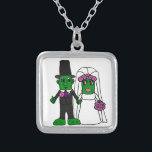Collier Art drôle de mariage de jeunes mariés de conserves<br><div class="desc">Conserves au vinaigre merveilleuses de jeunes mariés d'amusement épousant la conception originale d'art.  Peut également ajouter le texte fait sur commande et changer la couleur d'arrière - plan en passant commande.</div>