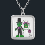 Collier Art drôle de mariage de jeunes mariés de conserves<br><div class="desc">Conserves au vinaigre merveilleuses de jeunes mariés d'amusement épousant la conception originale d'art.  Peut également ajouter le texte fait sur commande et changer la couleur d'arrière - plan en passant commande.</div>