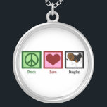 Collier Beagles de l'amour pour la paix<br><div class="desc">Un signe de paix,  un coeur,  et un beagle mignon. J'adore ce joli cadeau de chien pour les propriétaires beagles.</div>