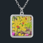 Collier Beautiful Yellow autumn<br><div class="desc">Belle orchidées jaunes jolies orchidées jaunes Fleurs de fleurs d'orchidées. Photo de Sandy Closs Great pour toutes les saisons printemps été et automne. tropical, moderne, automne, fleur, fleurs, floral, printemps, orchidée, jardin, mariage, mariages, </div>