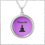 Collier Bouddha pourpre Namaste<br><div class="desc">Bouddha namaste design - violet et noir.</div>
