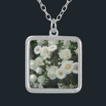 Collier Bouquet de fleurs blanches<br><div class="desc">Bouquet de fleurs blanches</div>