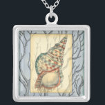 Collier Branches des coquillages et des arbres<br><div class="desc">Jennifer Goldberger possède une collection extraordinaire d'oeuvres d'art qui capturent les joyaux de l'océan. Dans cette belle peinture nautique classique,  ce coquillage est l'objet principal avec des branches d'arbres uniques dans l'arrière - plan. Obtenez cette peinture translucide sur vos produits préférés dès aujourd'hui !</div>