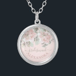 Collier Bridesmaid floral roux dusté rose nom chic<br><div class="desc">Bridesmaid floral roux rose boho chic nom collier plaqué argent,  cadeau bridesmaid. Ce design mariage fait partie de ma collection de Mariages Roses Blush (https://www.zazzle.com/collections/blush_rose_wedding-119664950616194974),  où vous pouvez trouver l'écart mariage,  enregistrer la date,  RSVP,  boîtier mariage,  menu,  la faveur de mariage,  etc conceptions.</div>