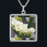 collier calla lily<br><div class="desc">belle calle blanche</div>