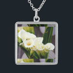 collier calla lily<br><div class="desc">belle calle blanche</div>