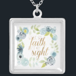 Collier C'est bien - Marcher par la foi Pas par la vue<br><div class="desc">It Is Well I by Studio W. Possède une belle bordure florale avec l'expression "Walk by Faith,  Not by Sight."</div>