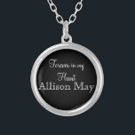 Collier Charme commémoratif pour Bouquet Mariage en noir<br><div class="desc">Bouquet mariage Memorial Charms. Souvenez-vous de ceux qui ne peuvent pas être avec vous lors de votre journée spéciale avec un charme de mariée commémoratif. Un joli souvenir sentimental pour que la mariée porte son bouquet. Ce charme a un arrière - plan noir avec la phrase "Forever in my Heart"...</div>