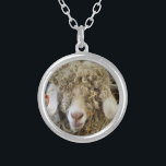 COLLIER CHÈQUE CUTE<br><div class="desc">Un design photographique amusant d'une belle chèvre angora.</div>
