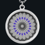 Collier Conception florale fractale<br><div class="desc">Un design floral magnifique pour bijoux à l'aide de l'art fractal - Mandala.</div>