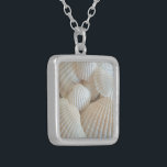 Collier Coquillages blancs ensoleillés, Plage d'été Exotiq<br><div class="desc">Coquillages blancs ensoleillés,  Plage d'été,  Exotique</div>