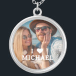 Collier Cute I Love Heart Photo Couples Nom personnalisé<br><div class="desc">Cute I Love Heart Photo Couples Nom personnalisé Collier contient votre photo préférée avec le texte "I (love heart) add name" dans un script blanc moderne. Personnalisez en modifiant le texte dans la zone de texte fournie et en ajoutant votre propre image. Cadeaux parfaits pour les couples, copine, femme, amoureuse...</div>