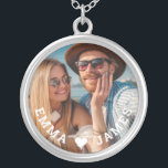 Collier Cute Love Heart Photo Couples Noms personnalisés<br><div class="desc">Cute Love Heart Photo Couples Noms Personnalisés Le collier contient votre photo préférée avec un coeur d'amour et personnalisée avec vos noms en écriture blanche moderne. Personnalisez en modifiant le texte dans la zone de texte fournie et en ajoutant votre propre image. Cadeaux parfaits pour les couples, copine, femme, amoureuse...</div>